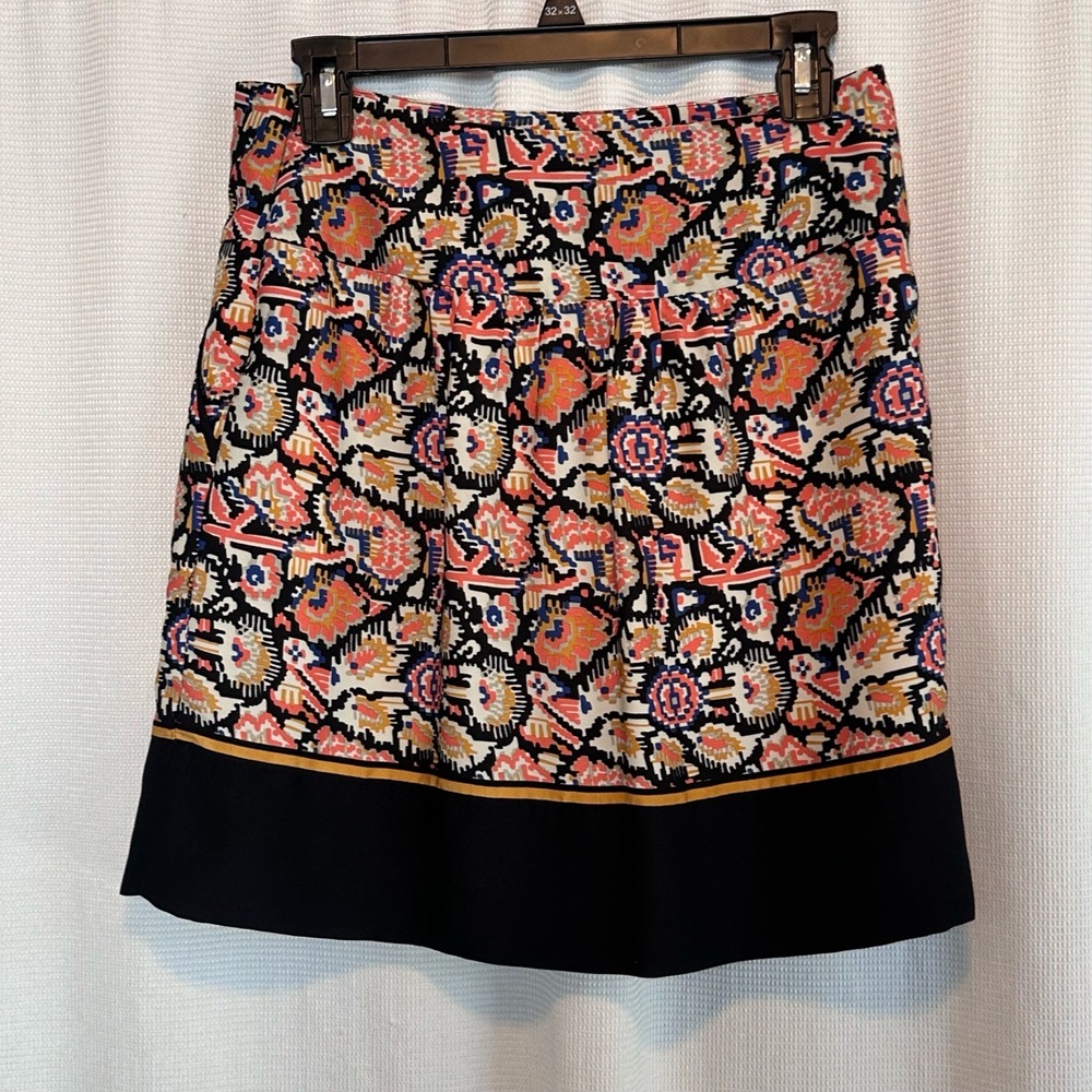 Dalia Collection Multicolor Size 2 Geometric Floral Mini Skirt‎ with pockets.